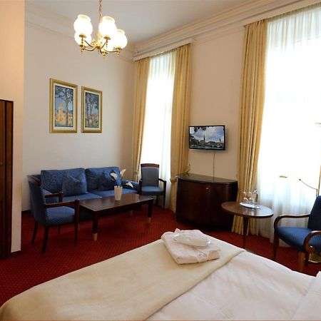 Hotel Am Kochbrunnen Висбаден Екстериор снимка