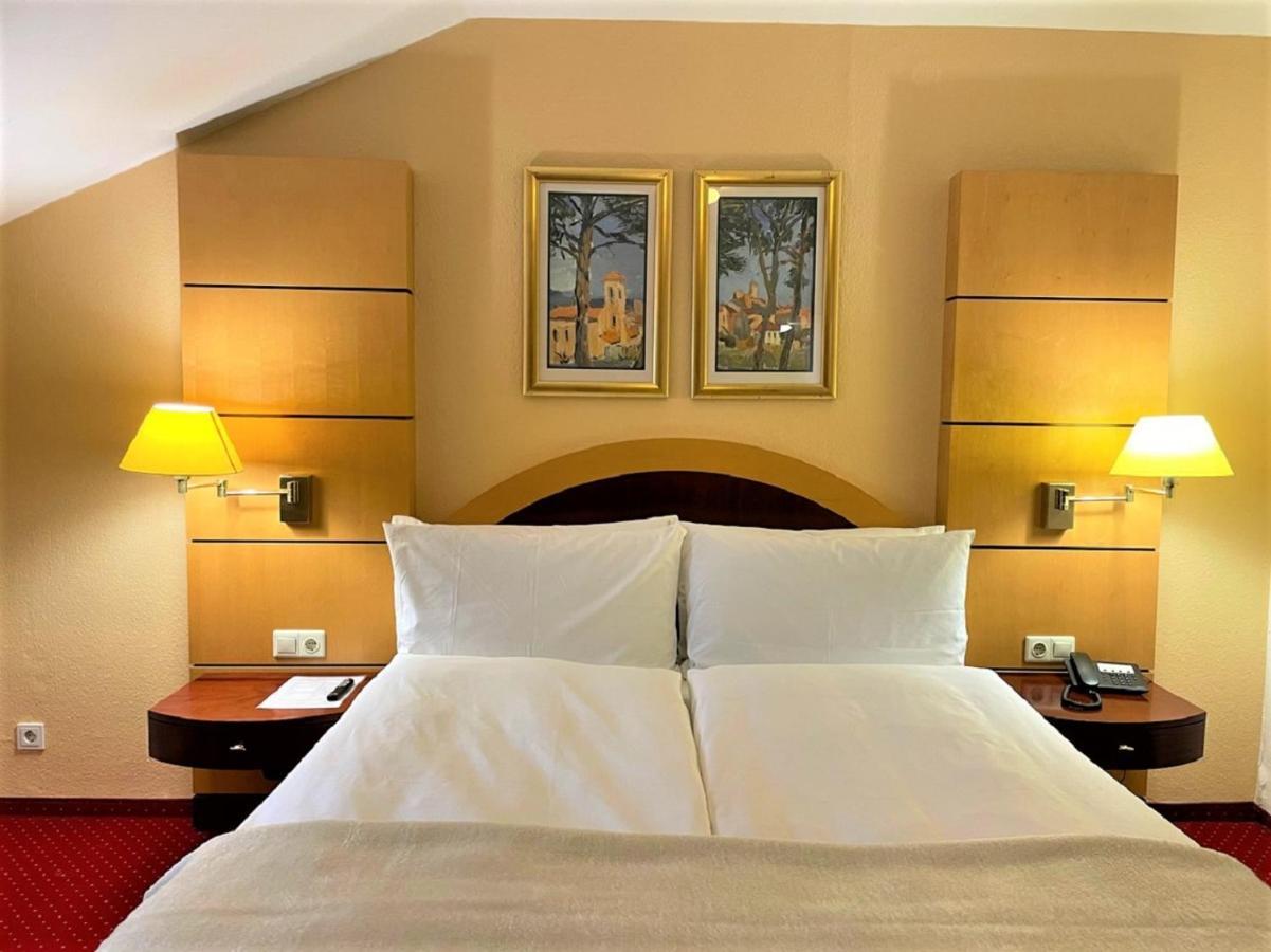 Hotel Am Kochbrunnen Висбаден Екстериор снимка