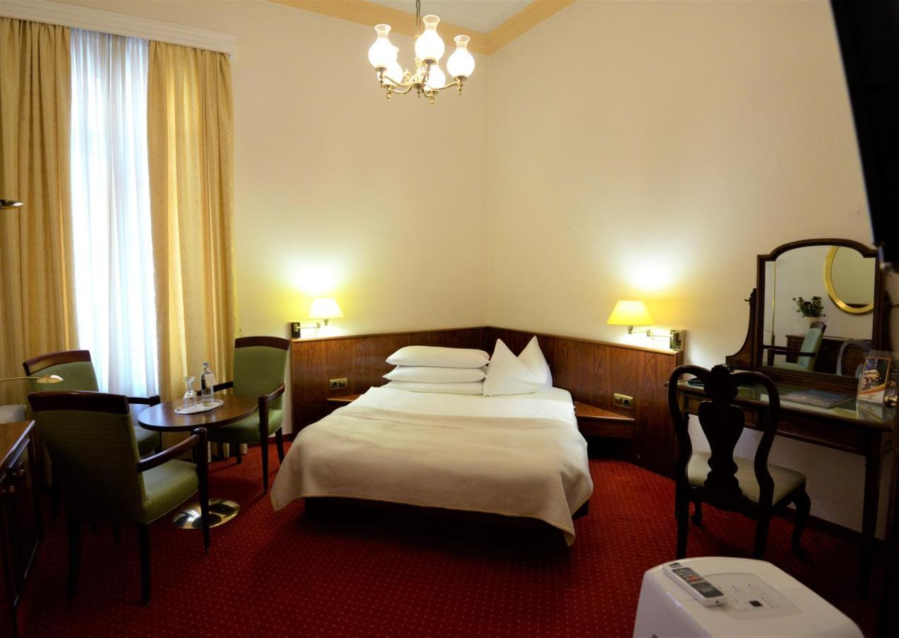 Hotel Am Kochbrunnen Висбаден Екстериор снимка