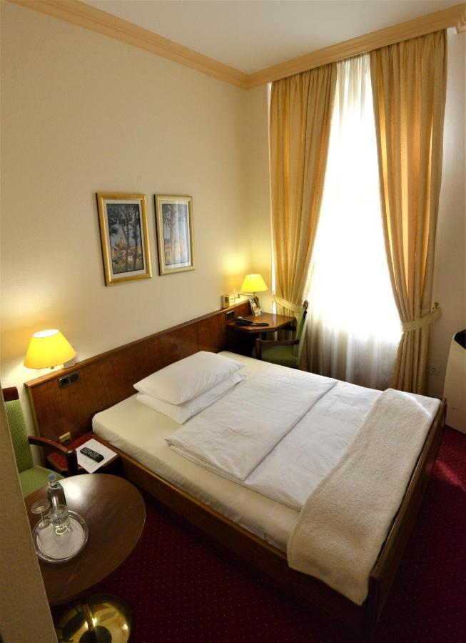 Hotel Am Kochbrunnen Висбаден Екстериор снимка