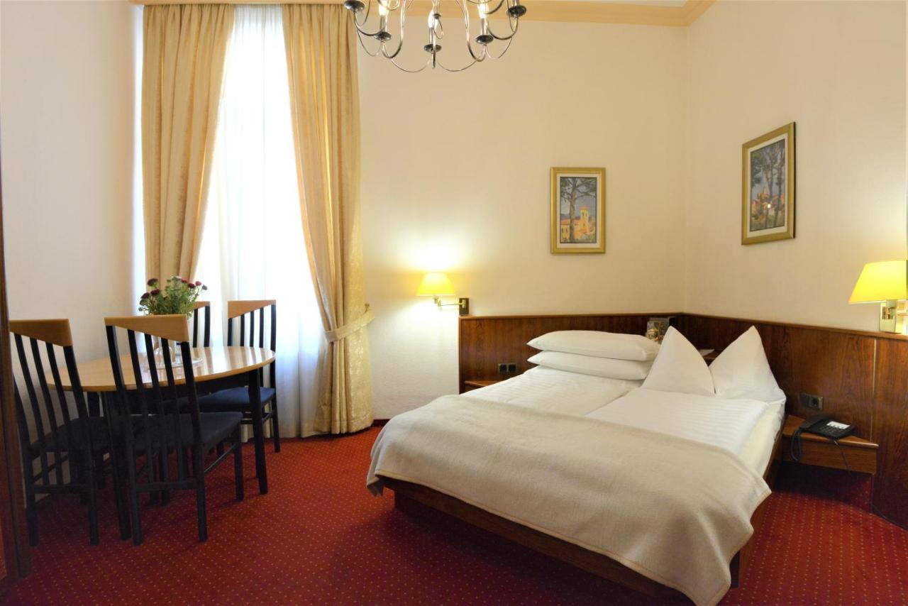Hotel Am Kochbrunnen Висбаден Екстериор снимка