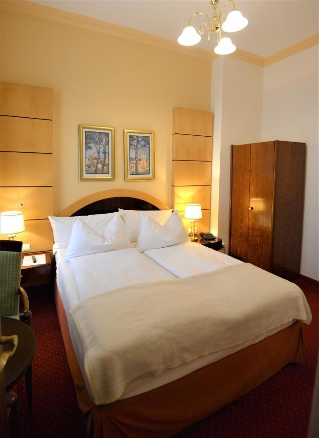 Hotel Am Kochbrunnen Висбаден Екстериор снимка
