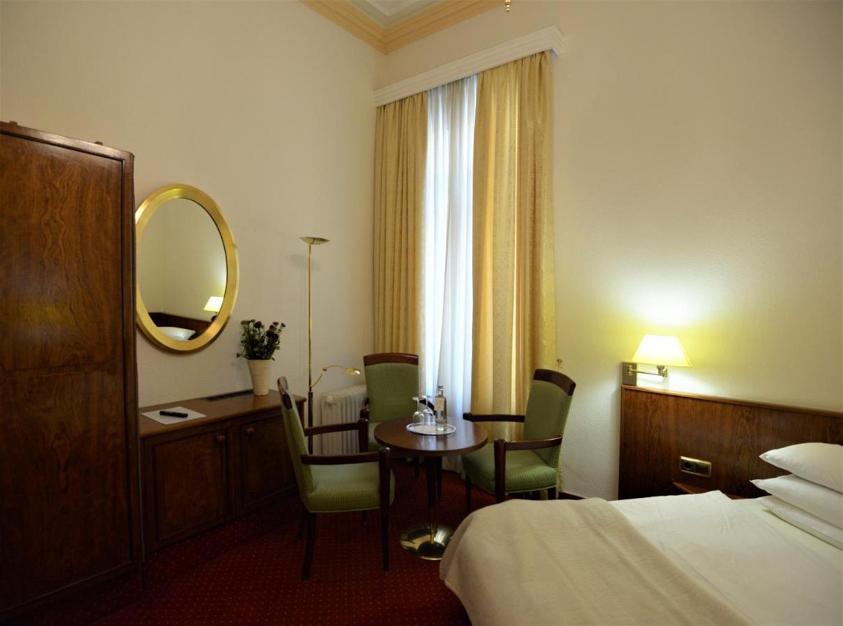 Hotel Am Kochbrunnen Висбаден Екстериор снимка