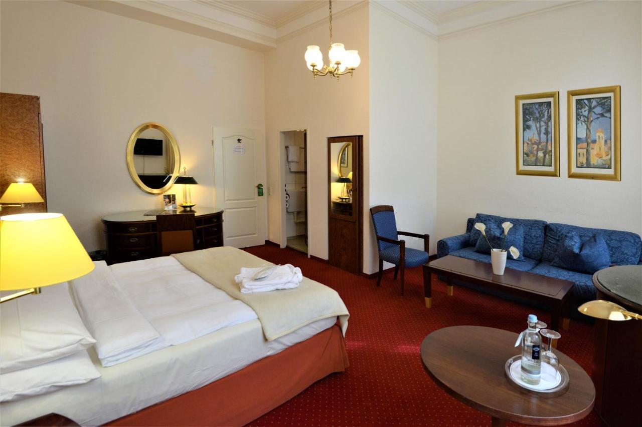 Hotel Am Kochbrunnen Висбаден Екстериор снимка