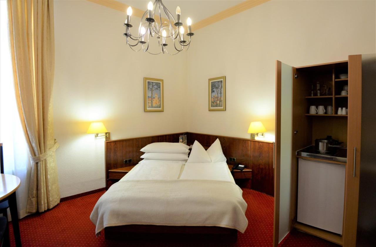 Hotel Am Kochbrunnen Висбаден Екстериор снимка