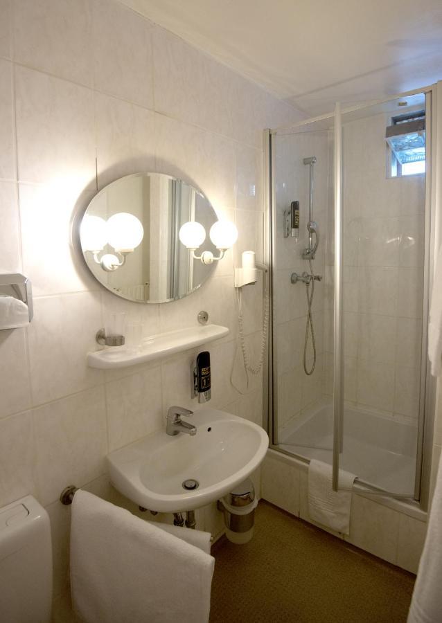 Hotel Am Kochbrunnen Висбаден Екстериор снимка
