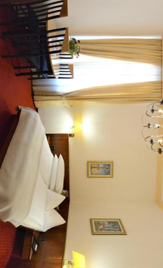 Hotel Am Kochbrunnen Висбаден Екстериор снимка
